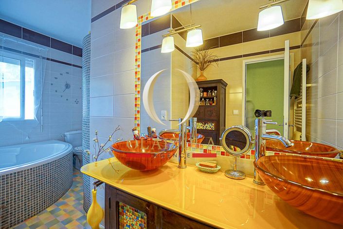 Image No.11-4 Bed House for sale