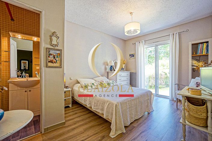 Image No.8-4 Bed House for sale