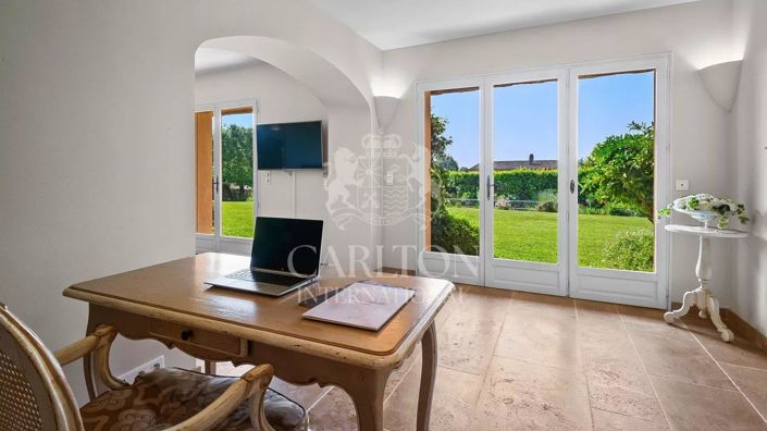 Image No.20-5 Bed House for sale