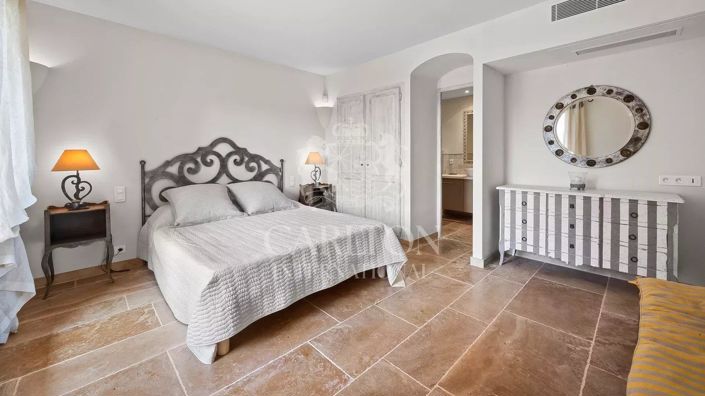 Image No.37-5 Bed House for sale