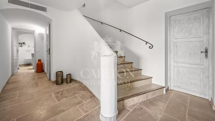 Image No.38-5 Bed House for sale