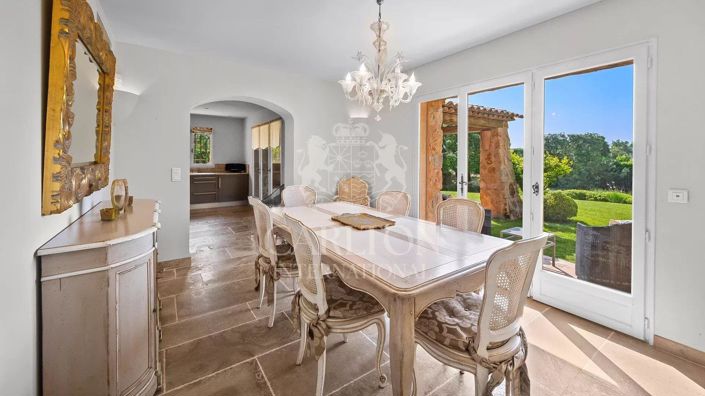 Image No.7-5 Bed House for sale