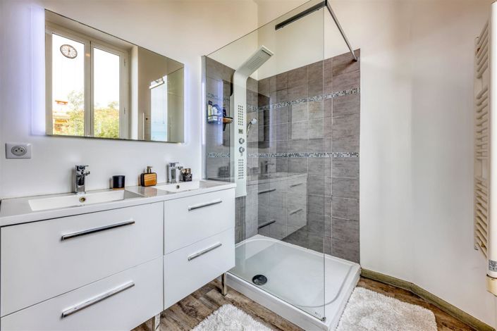 Image No.18-3 Bed House for sale