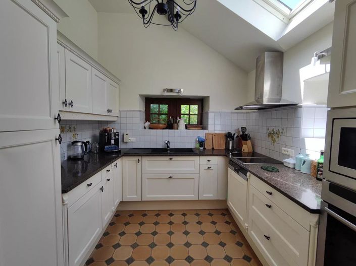 Image No.9-6 Bed House for sale