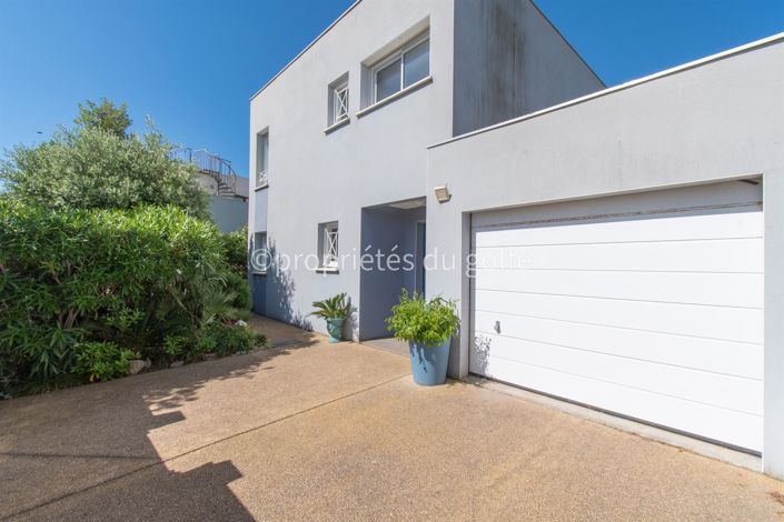 Image No.20-4 Bed House for sale