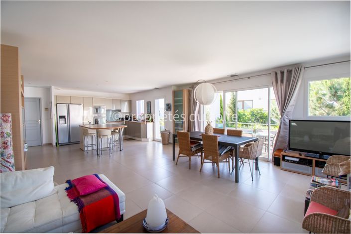 Image No.6-4 Bed House for sale