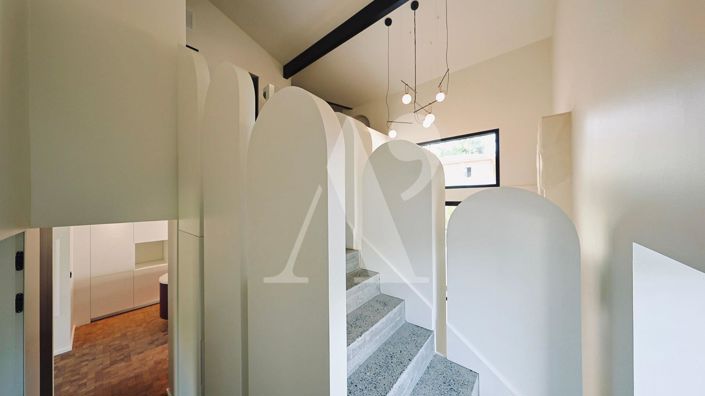 Image No.12-4 Bed House for sale