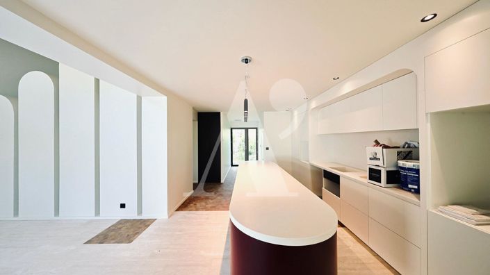 Image No.2-4 Bed House for sale