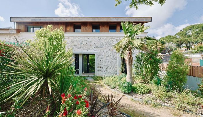 Image No.17-4 Bed Property for sale