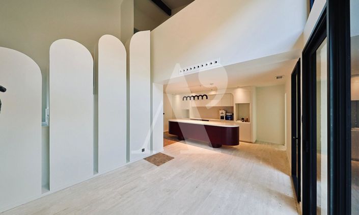 Image No.4-4 Bed Property for sale