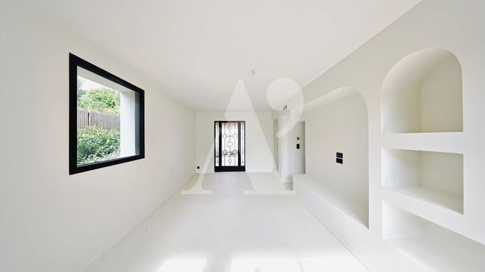 Image No.9-4 Bed Property for sale