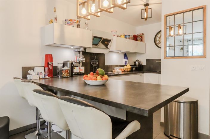 Image No.5-2 Bed House for sale