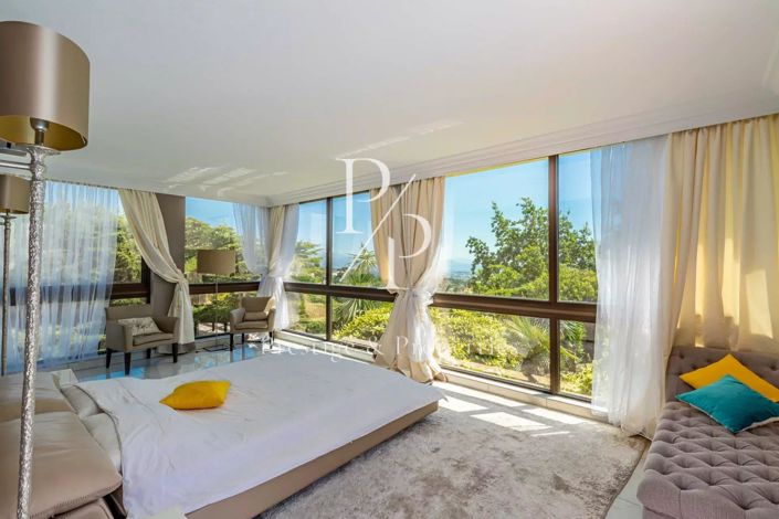 Image No.5-6 Bed House for sale