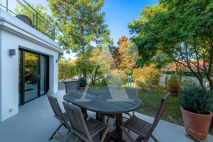 Image No.5-3 Bed Property for sale