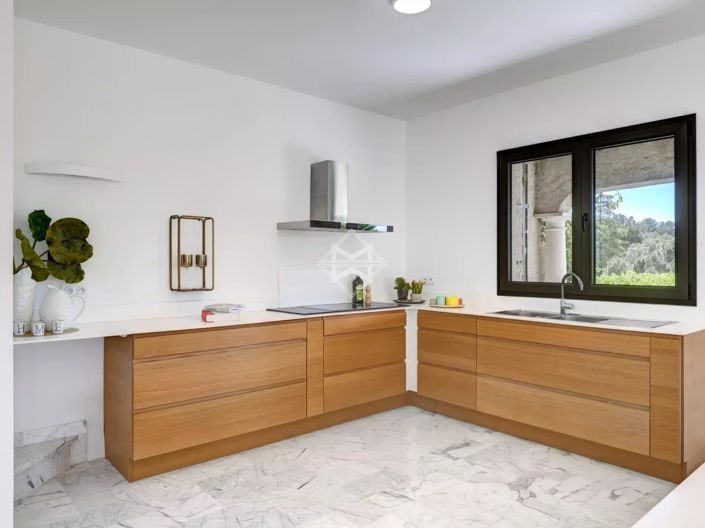 Image No.7-6 Bed House for sale