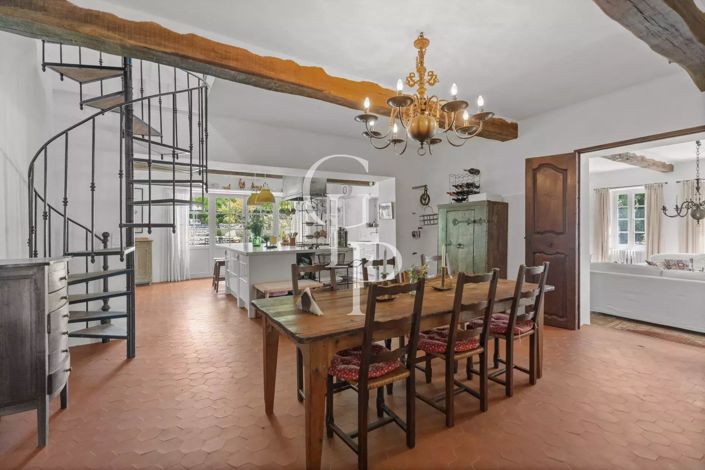 Image No.5-8 Bed House for sale