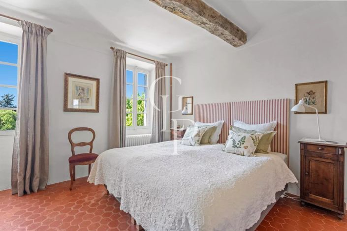 Image No.9-8 Bed House for sale