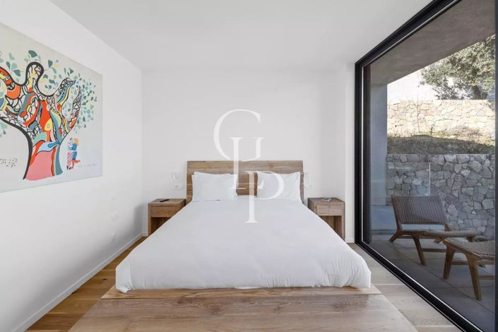 Image No.19-5 Bed House for sale