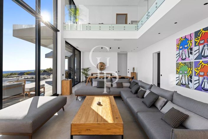 Image No.6-5 Bed House for sale