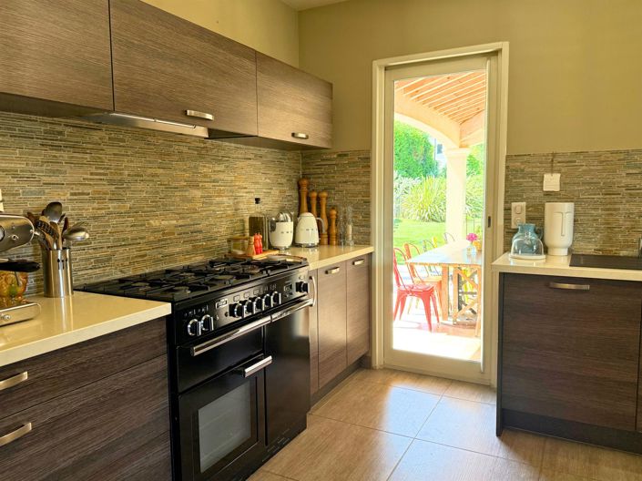 Image No.7-5 Bed House for sale