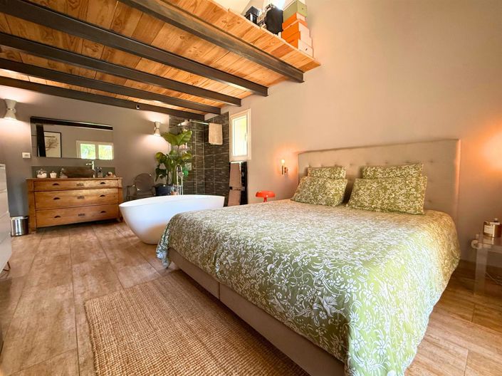 Image No.9-5 Bed House for sale