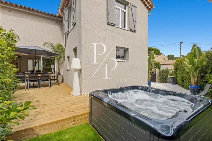Image No.1-4 Bed Apartment for sale