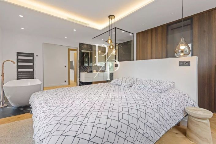 Image No.4-4 Bed Apartment for sale