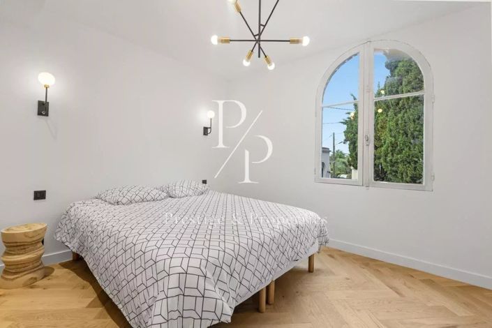 Image No.6-4 Bed House for sale