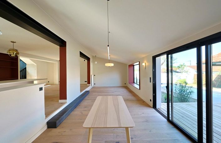 Image No.6-4 Bed Property for sale