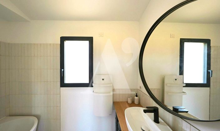 Image No.12-4 Bed Property for sale