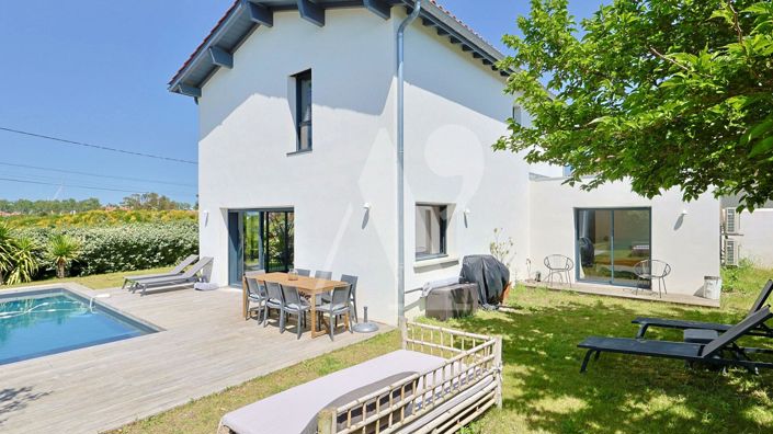 Image No.14-4 Bed Property for sale