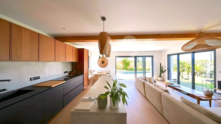 Image No.3-4 Bed Property for sale