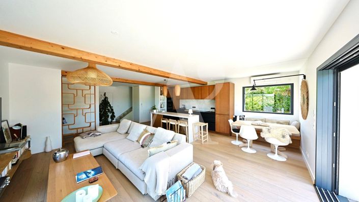 Image No.4-4 Bed Property for sale