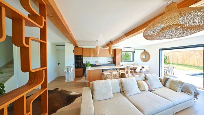 Image No.6-4 Bed Property for sale