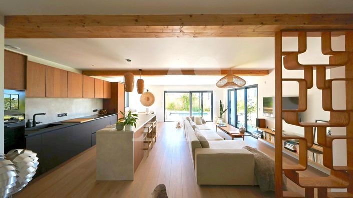 Image No.7-4 Bed Property for sale