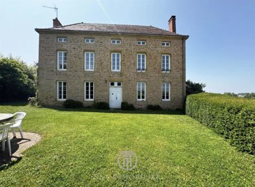 1 - Amanzé, House