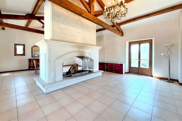 Image No.10-6 Bed House for sale