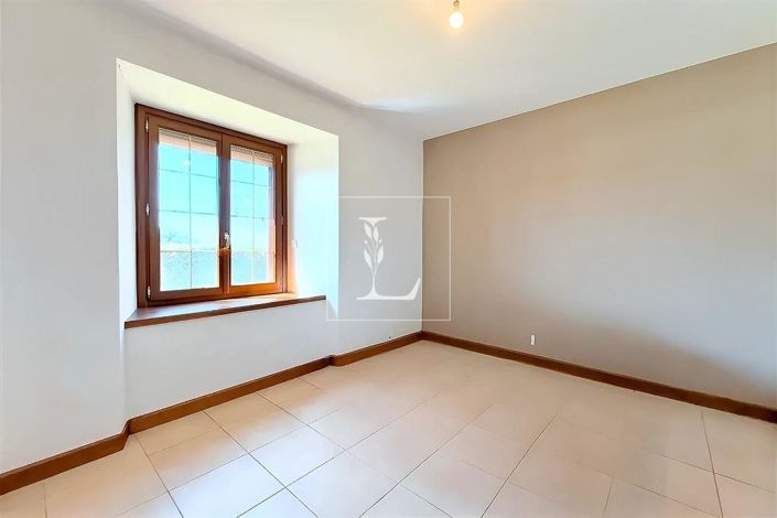 Image No.13-6 Bed House for sale