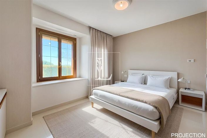 Image No.15-6 Bed House for sale