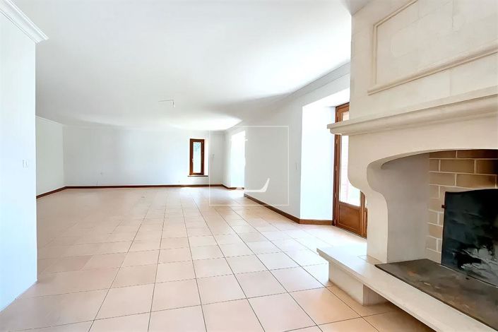 Image No.7-6 Bed House for sale