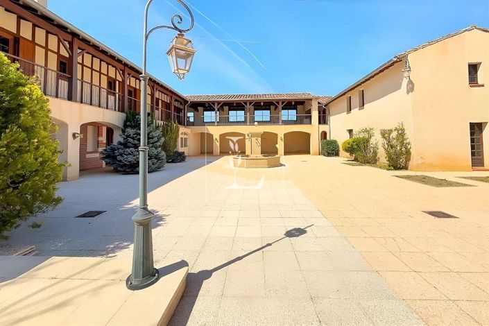 Image No.7-6 Bed House for sale