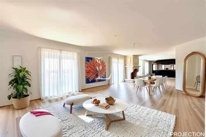 Image No.8-6 Bed House for sale