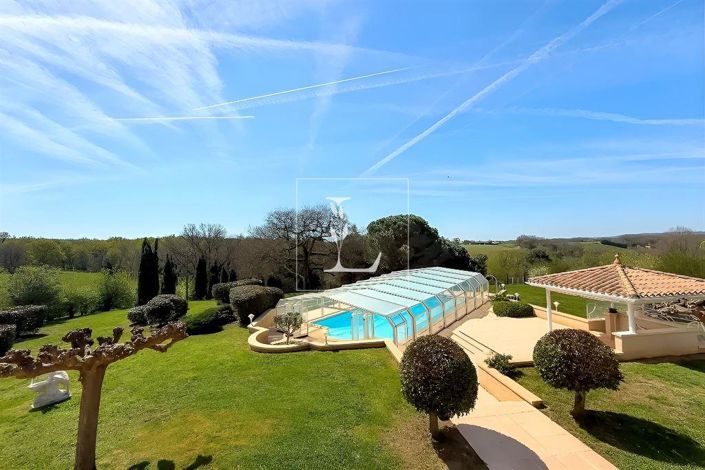 Image No.8-6 Bed House for sale