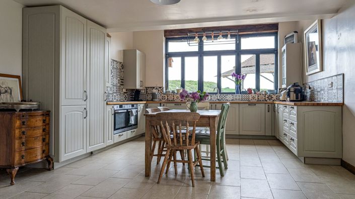 Image No.12-6 Bed House for sale