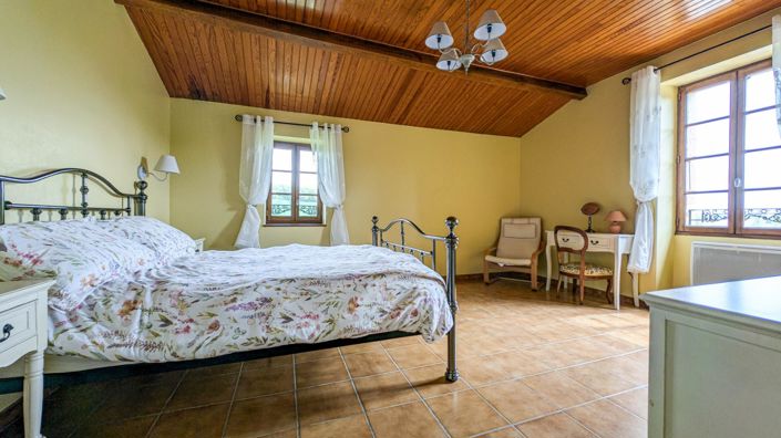 Image No.20-6 Bed House for sale