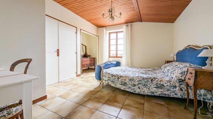 Image No.26-6 Bed House for sale