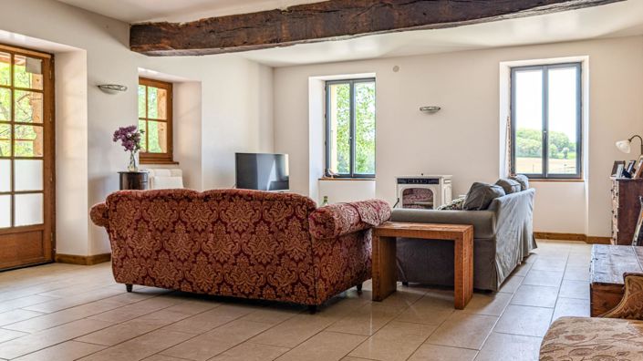 Image No.8-6 Bed House for sale