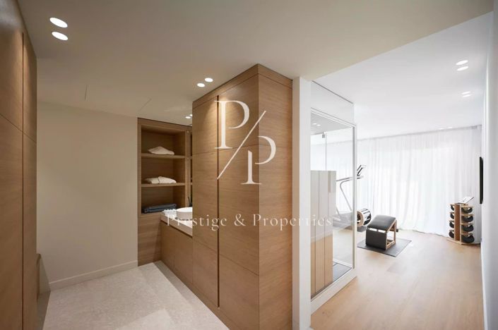 Image No.18-5 Bed House for sale