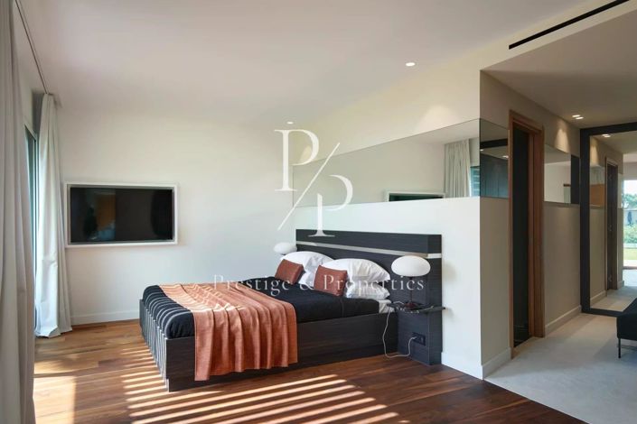 Image No.43-5 Bed House for sale