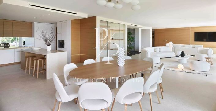 Image No.6-5 Bed House for sale